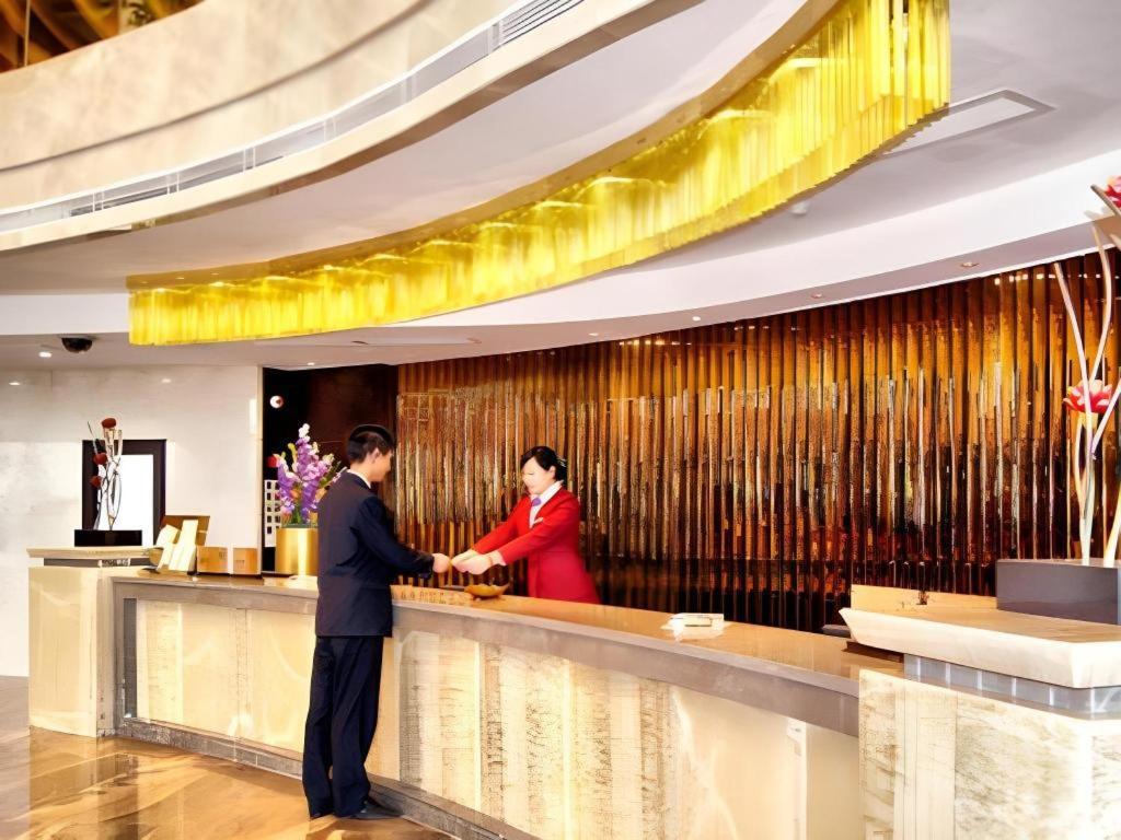 Fortune Hotel Longyan Bagian luar foto